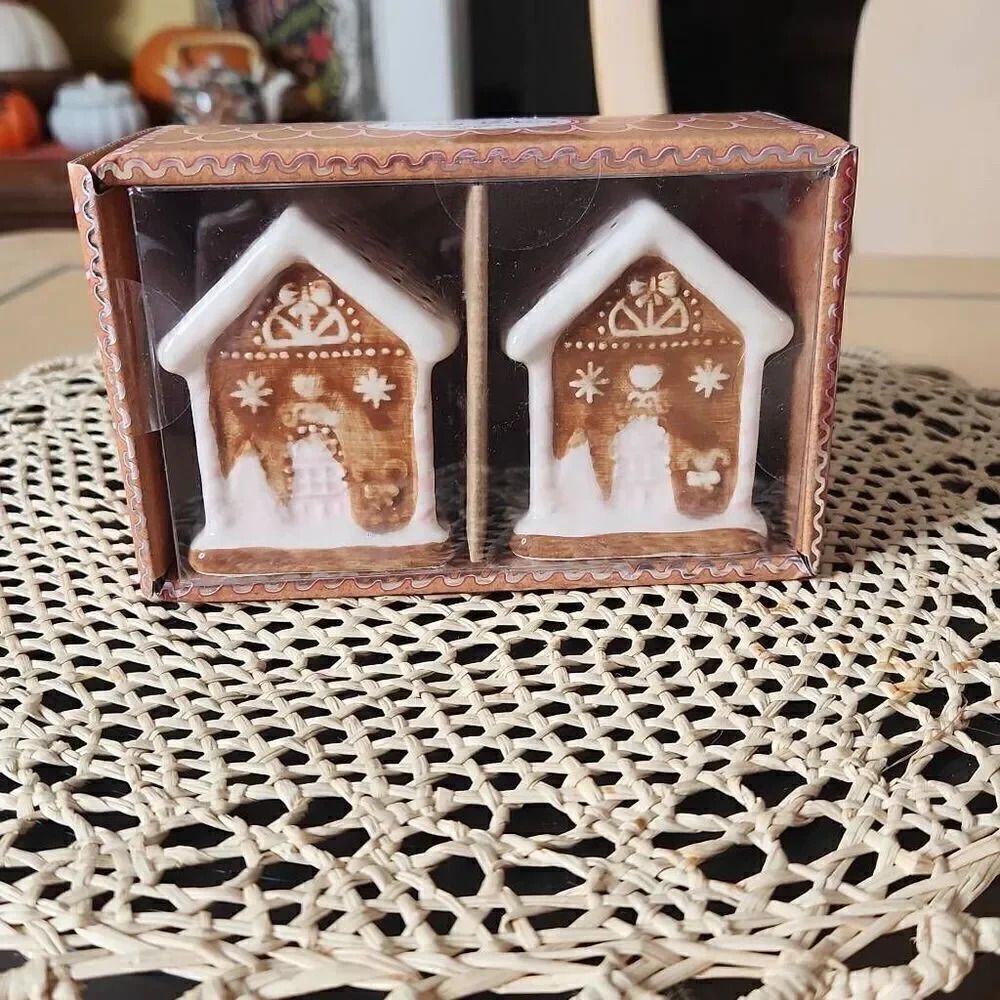 Gingerbread houses salt and pepper shakers